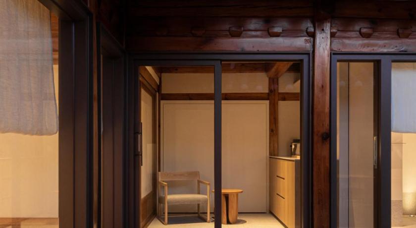 THE CHAE Premium Hanok Stay - image 4