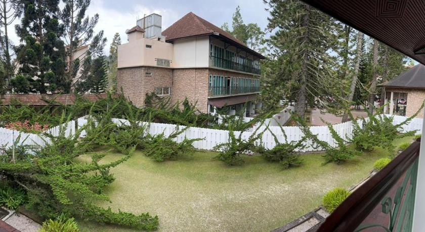 Image of Pines King Room Garden View 9