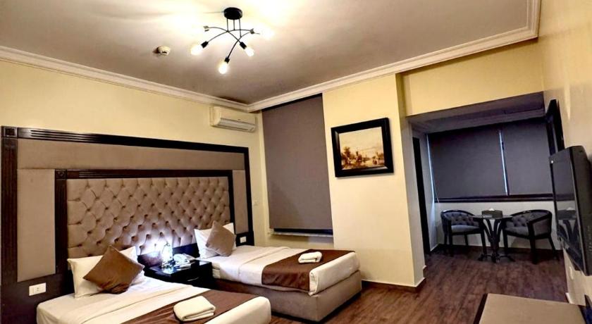 Image of Executive Suite 7