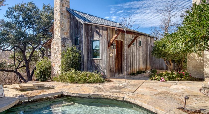 Fredericksburg Blacksmith Quarters on Barons Creek Accommodation pool