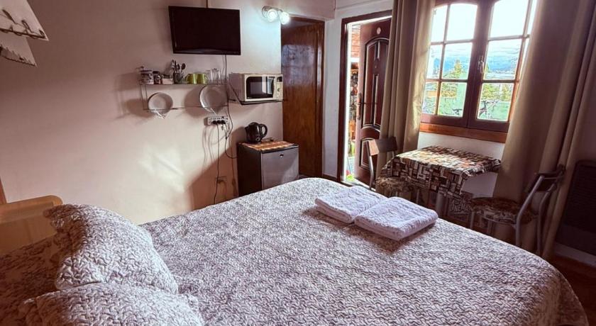 Image of Double or Twin Room with Private Bathroom 3