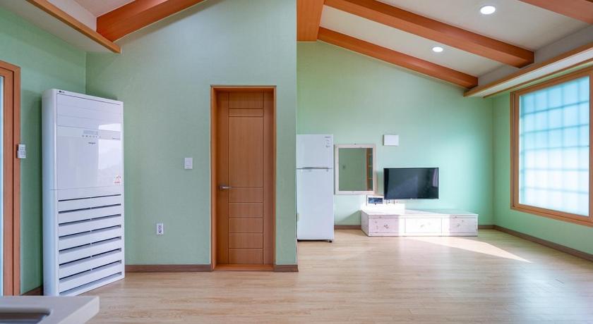 Image of Family Room with Sea View 7