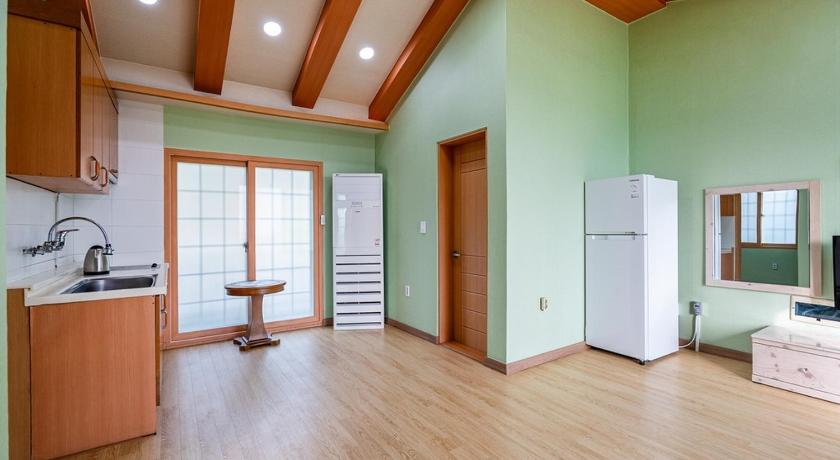 Image of Family Room with Sea View 12