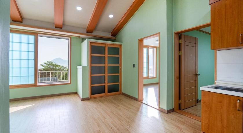 Image of Family Room with Sea View 13