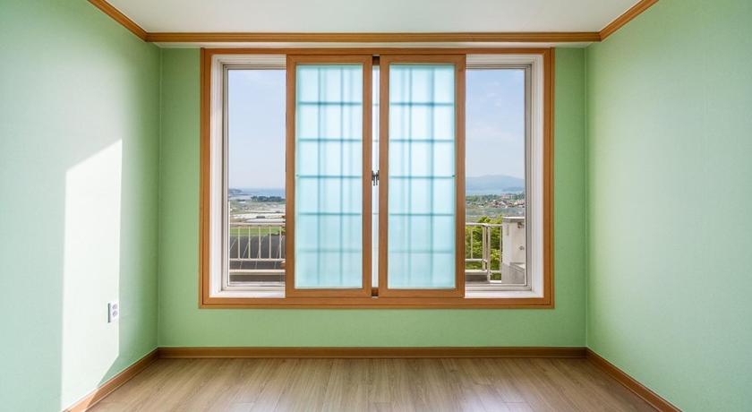Image of Family Room with Sea View 16