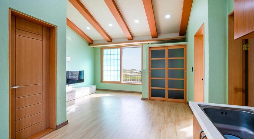 Image of Family Room with Sea View 6