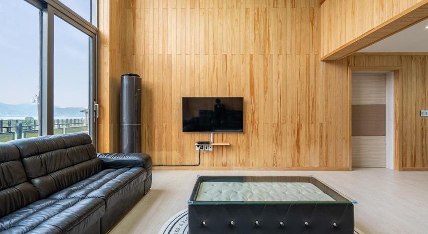 Image of Family Room with Sea View 0