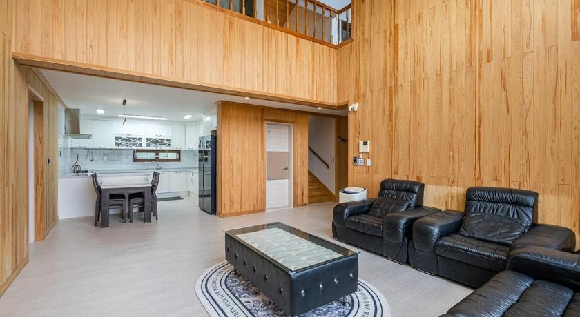 Image of Family Room with Sea View 15