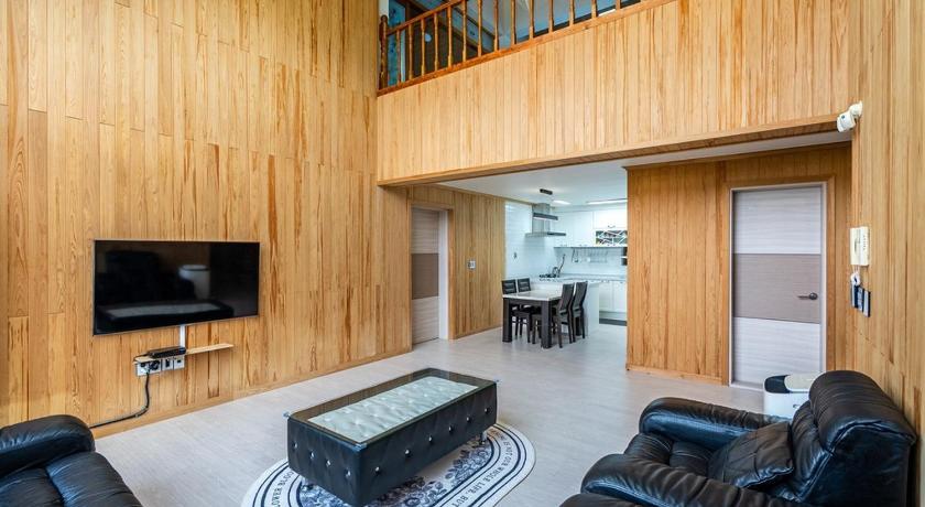 Image of Family Room with Sea View 10