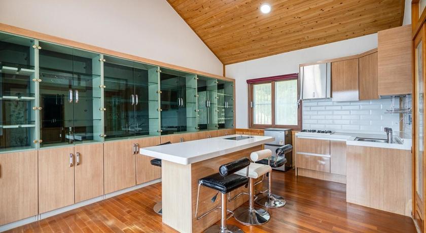 Image of Family Room with Sea View 12