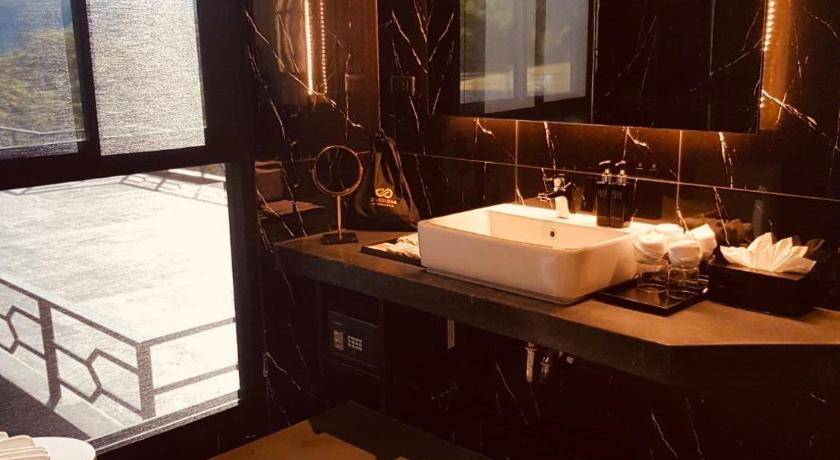 Image of Quadruple Room with Bath 10