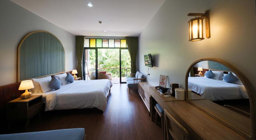 Image of Superior Room Building 0