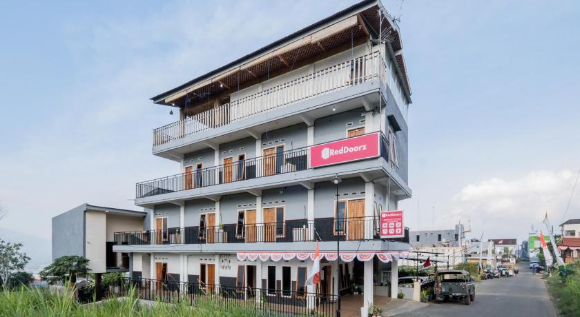 RedDoorz @ Omahku Guest House Batu – Malang, MO
