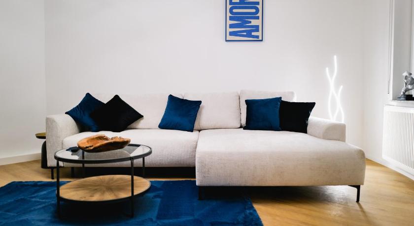 Spacious City Apartment Parking WiFi 6 Pax