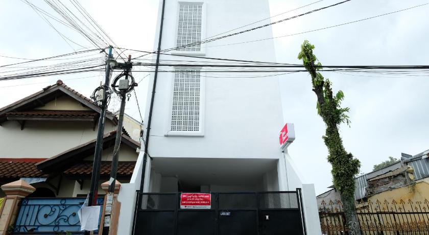 RedDoorz @ Simple Stay Malang - image 5