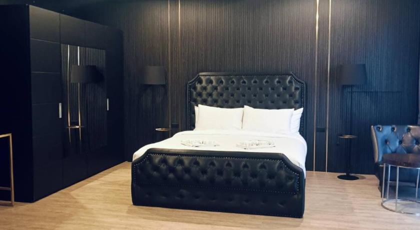 Image of Quadruple Room with Bath 4