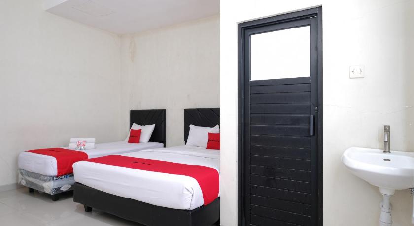 RedDoorz near Malang Creative Center - image 17