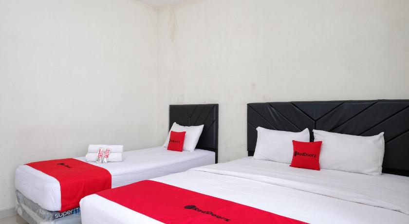 RedDoorz near Malang Creative Center - image 44