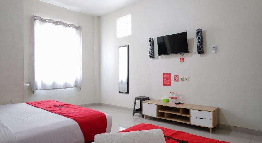 RedDoorz near Malang Creative Center - image 34