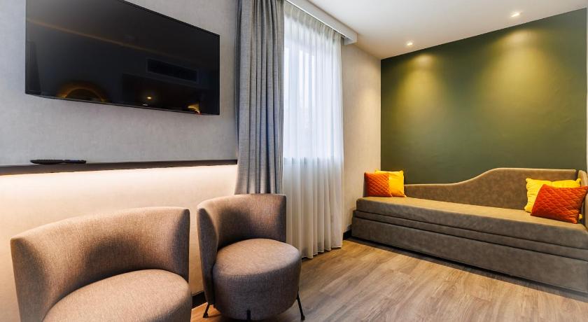 Image of Quadruple Room with One Double Bed and Two Single Beds or Sofa Bed 8