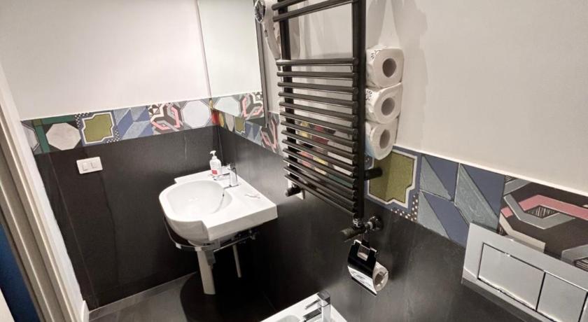 Image of Deluxe Double Room with Balcony 2