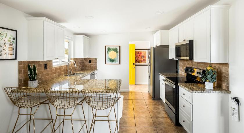 트웬티나인 팜스 (CA) Pool Spa Stargazing Stylish Mid-Century Home Near Joshua Tree National Park 4성급 숙소 객실