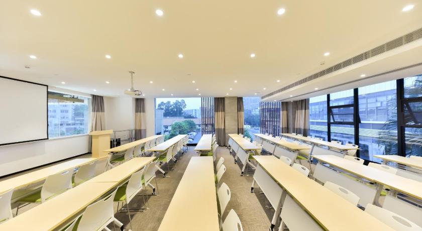 Ibis Guangzhou Pazhou International Exhibition Center Hotel – Guangzhou (Canton), IA