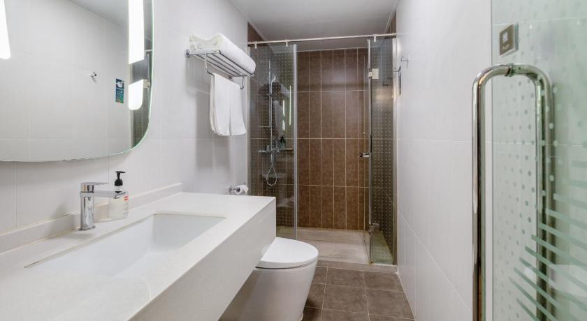 Ibis Chongqing Jiefangbei Pedestrian Street Hotel - image 21