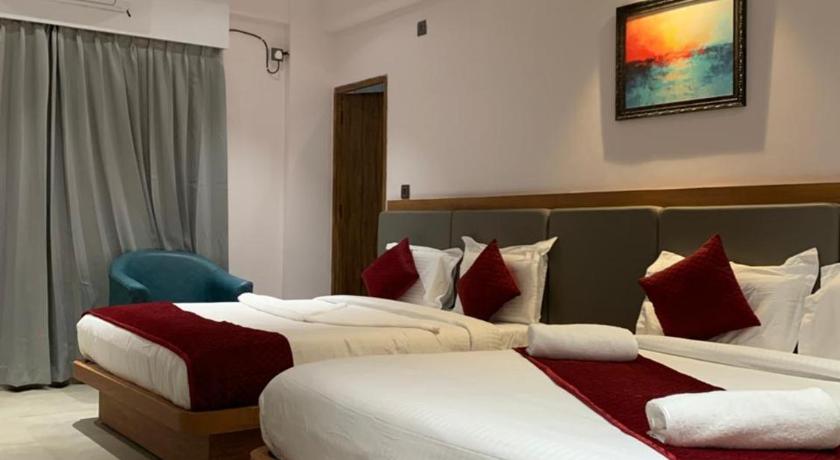 HOTEL EMORA KEYS 500 Mtrs From Madikeri Fort - image 36