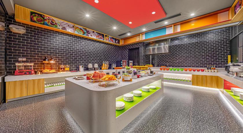 Ibis Kunming South Station Hotel – Kunming, MO
