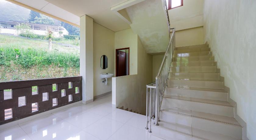Urbanview Resort Villa Andy Tour Cisarua Puncak - image 16