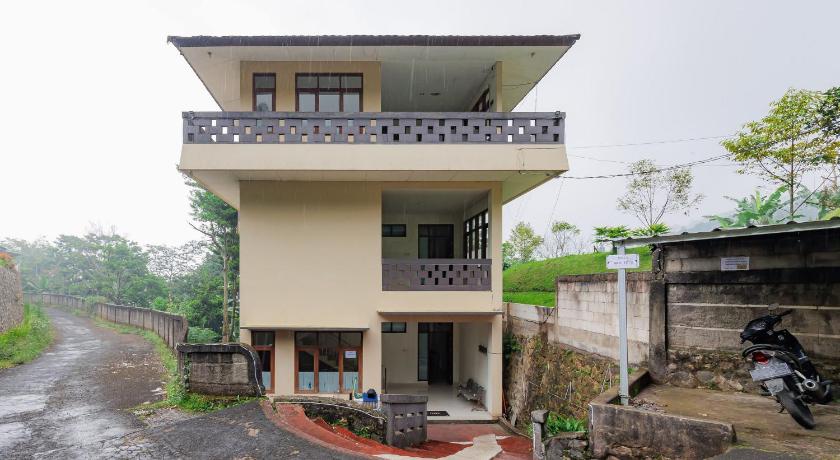 Urbanview Resort Villa Andy Tour Cisarua Puncak – Bogor, PA