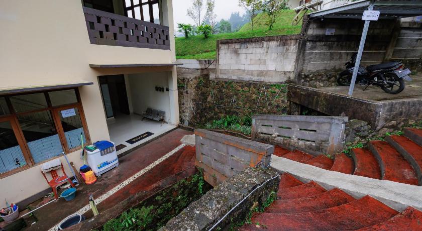 Urbanview Resort Villa Andy Tour Cisarua Puncak - image 27