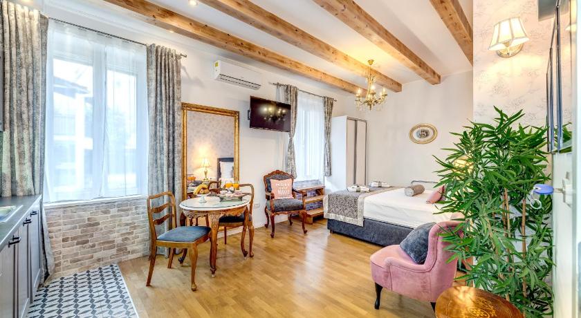 Le Monde Luxury Accommodation