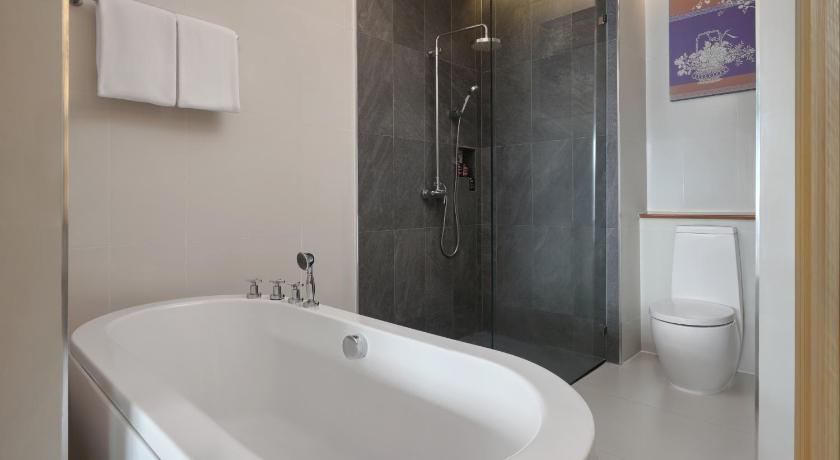 Image of Deluxe Twin Room with Pool Access 16