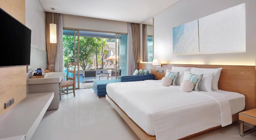 Image of Deluxe Double Room with Pool Access 1