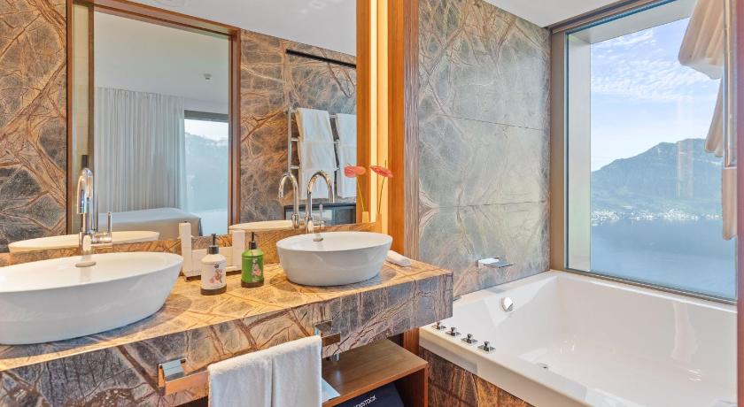 Image of Contemporary Deluxe Room 5