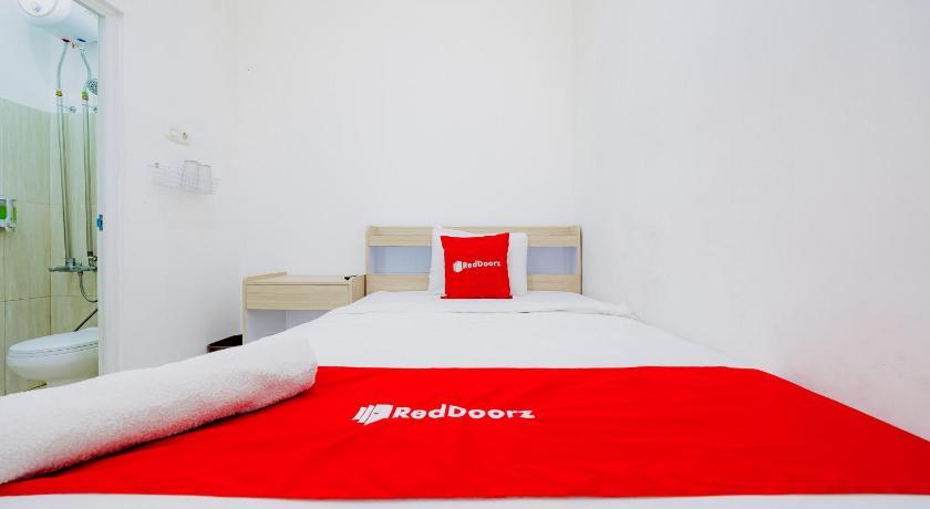RedDoorz @ Bellina Inn Near RS Panti Wilasa Semarang - image 22