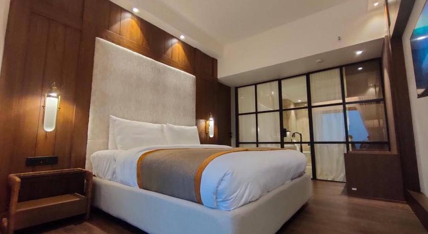 Mangalore Hotel Poonja International 3-Star Hotel pool