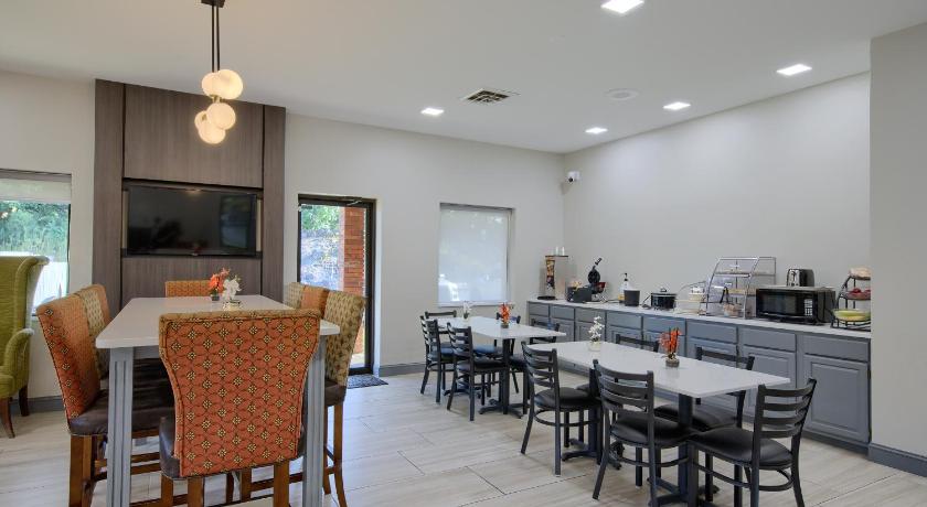 핫 스프링 빌리지 (AR) Hot Springs Village Inn 3성급 숙소 수영장