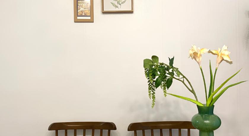首尔 Shinchon Designer 2BR Apt, 3 Queen Beds, 4min to Subway 4星级 住宿 泳池