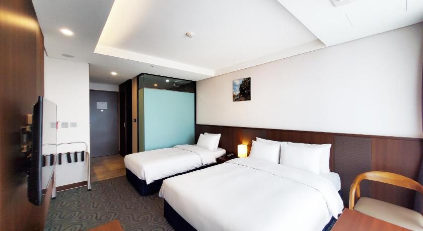 Image of Deluxe Ocean Family Twin (Panorama Ocean View) 1