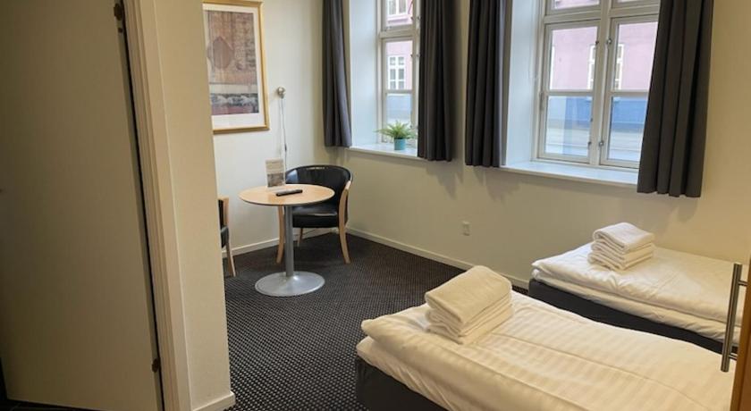 Image of Studio (2 Adults) 8