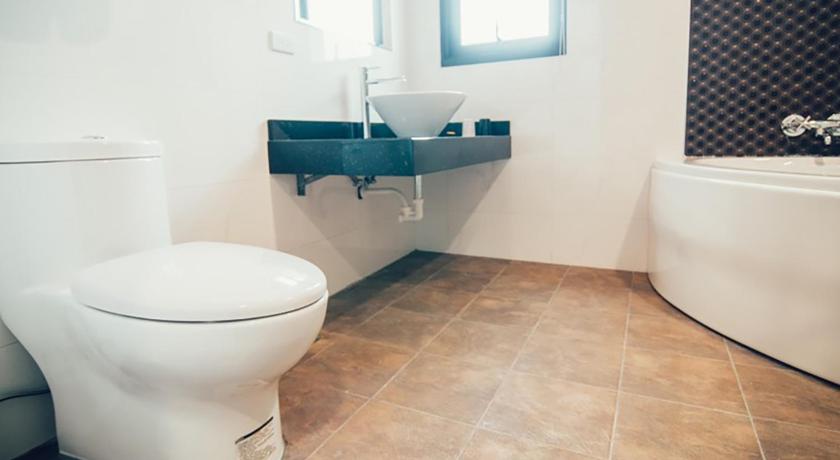 Image of King Room with Balcony 2