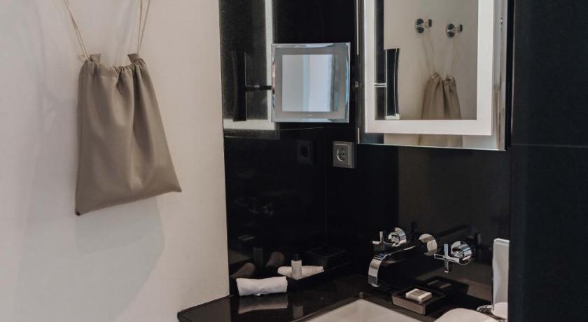 Image of Master Suite 11