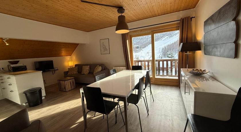 Vars at the foot of the slopes - apartment for 6 people