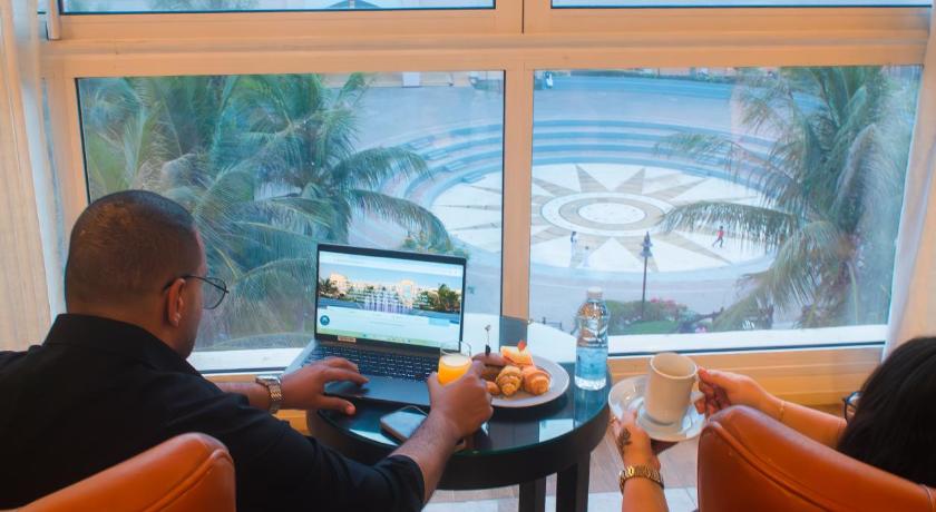 Image of Club Room with Access to Safir Lounge 14