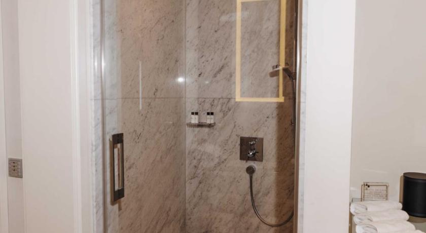 Image of Master Suite 12