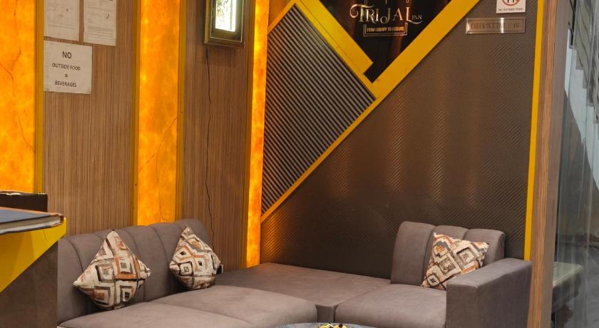 Trijal Hotel & Banquet - image 14