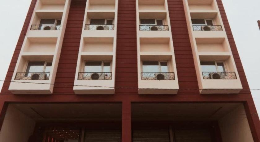 Trijal Hotel & Banquet - image 11